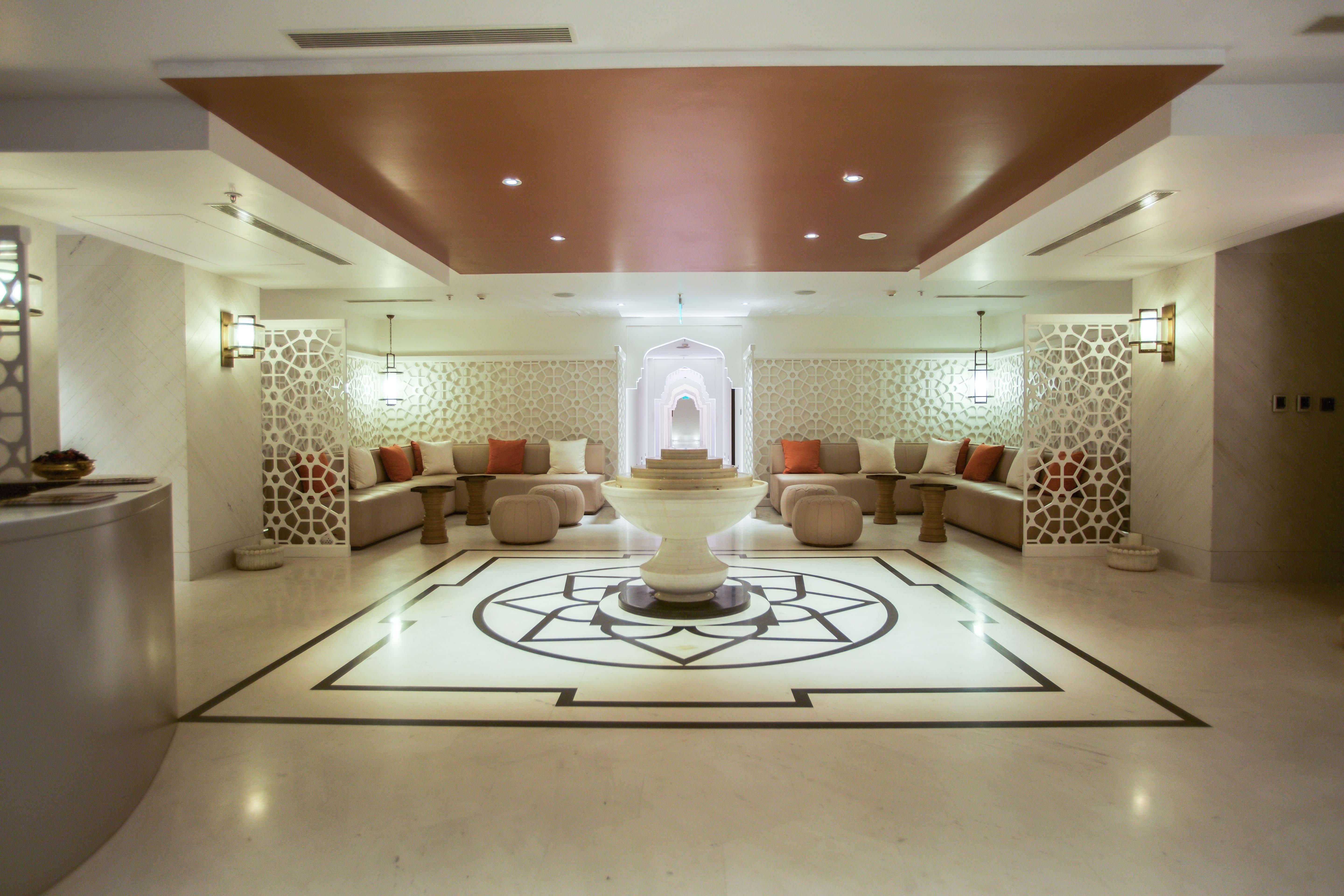 크라운 플라자 첸나이 아디아르 파크 호텔 외부 사진 The spa at the Taj Mahal Palace, Mumbai