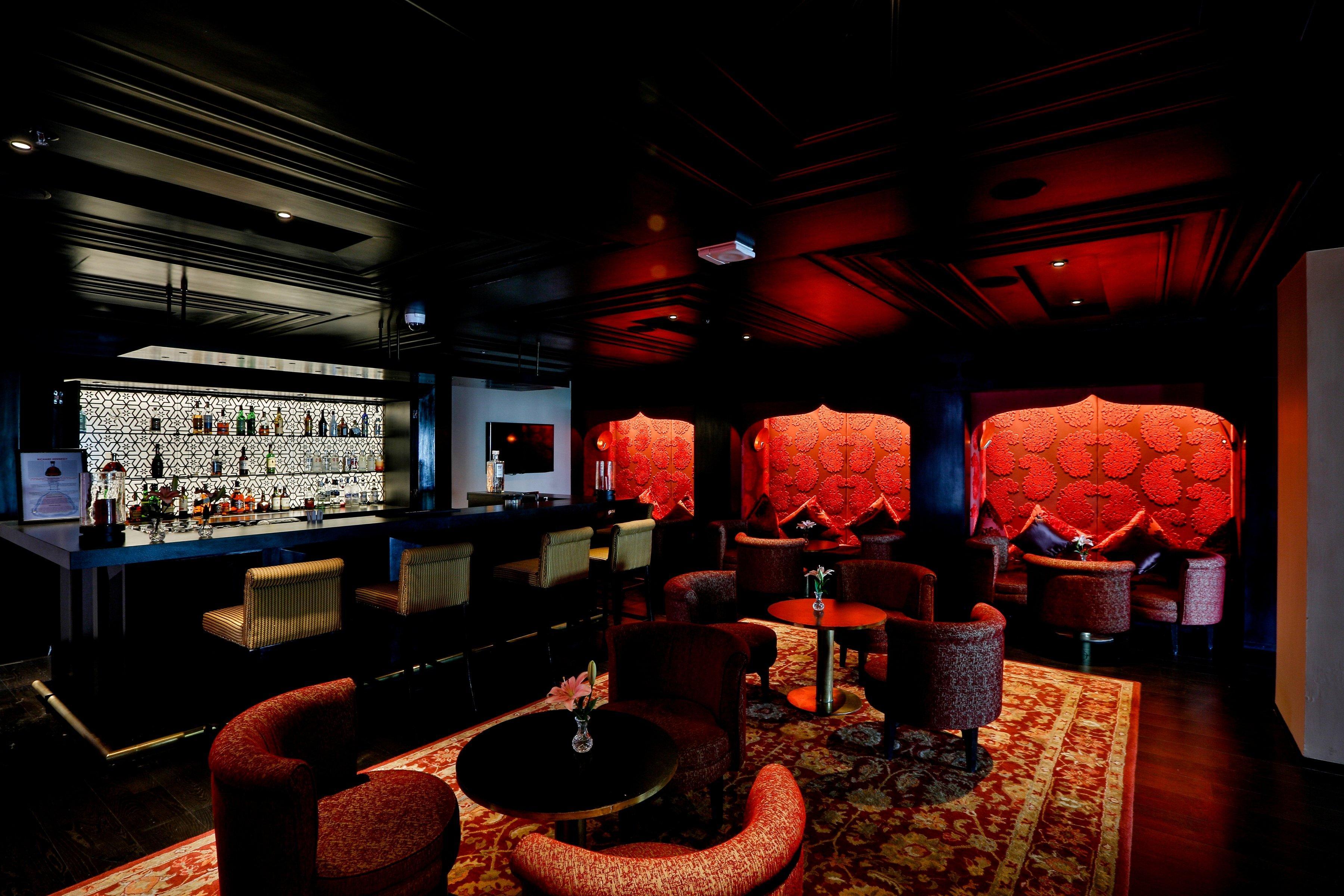 크라운 플라자 첸나이 아디아르 파크 호텔 외부 사진 The interior of the bar