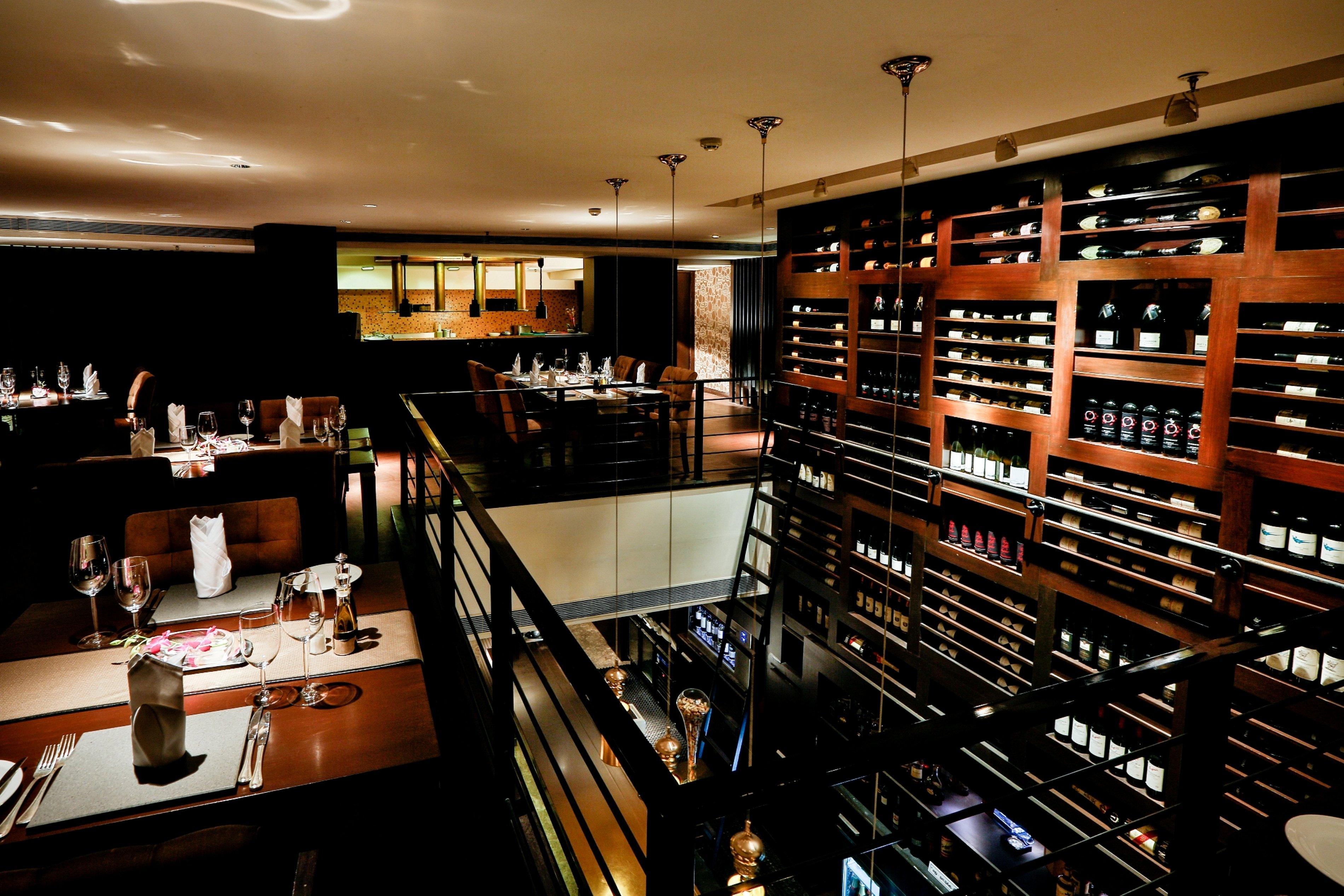 크라운 플라자 첸나이 아디아르 파크 호텔 외부 사진 The Wine Bar