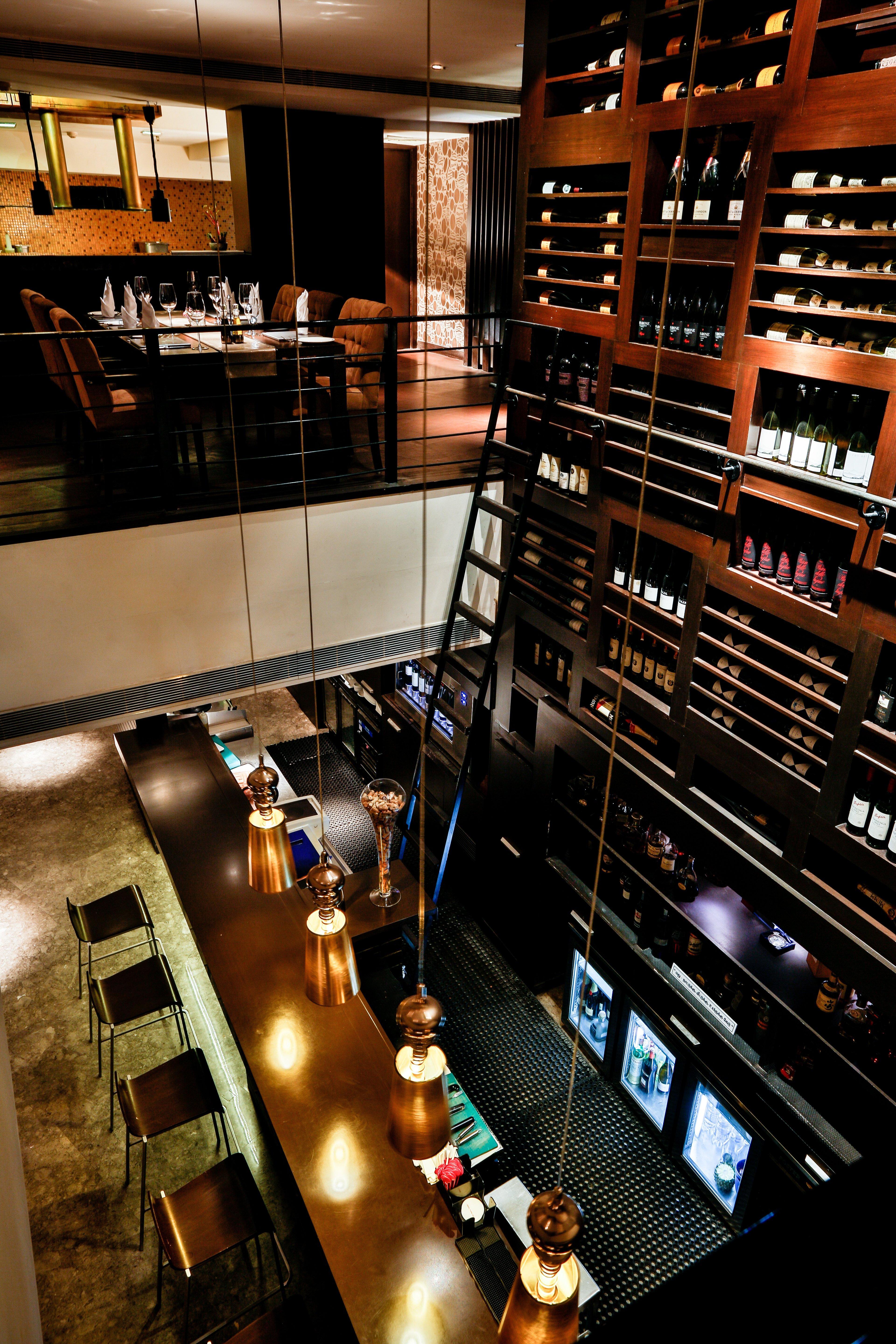 크라운 플라자 첸나이 아디아르 파크 호텔 외부 사진 Wine bar in Hong Kong