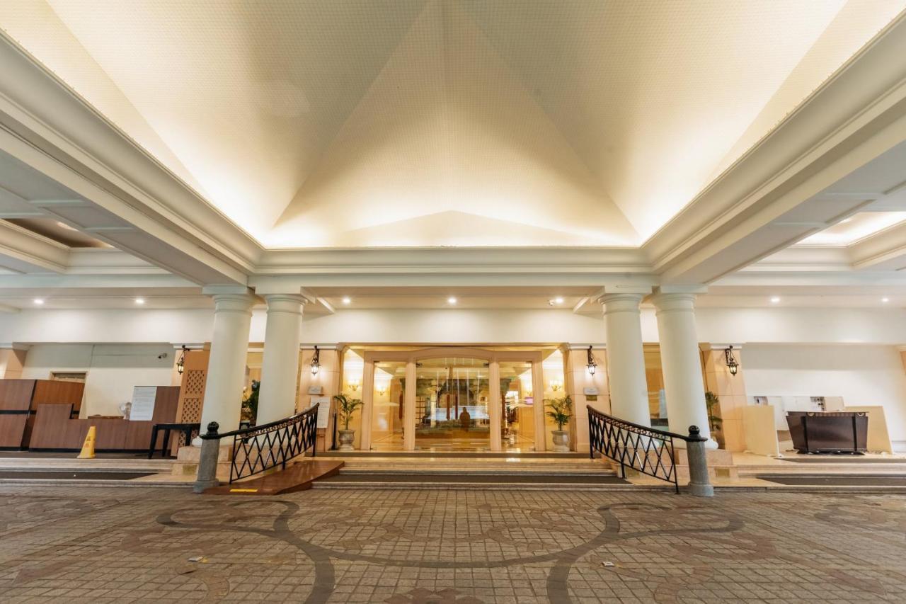크라운 플라자 첸나이 아디아르 파크 호텔 외부 사진 The lobby of the hotel