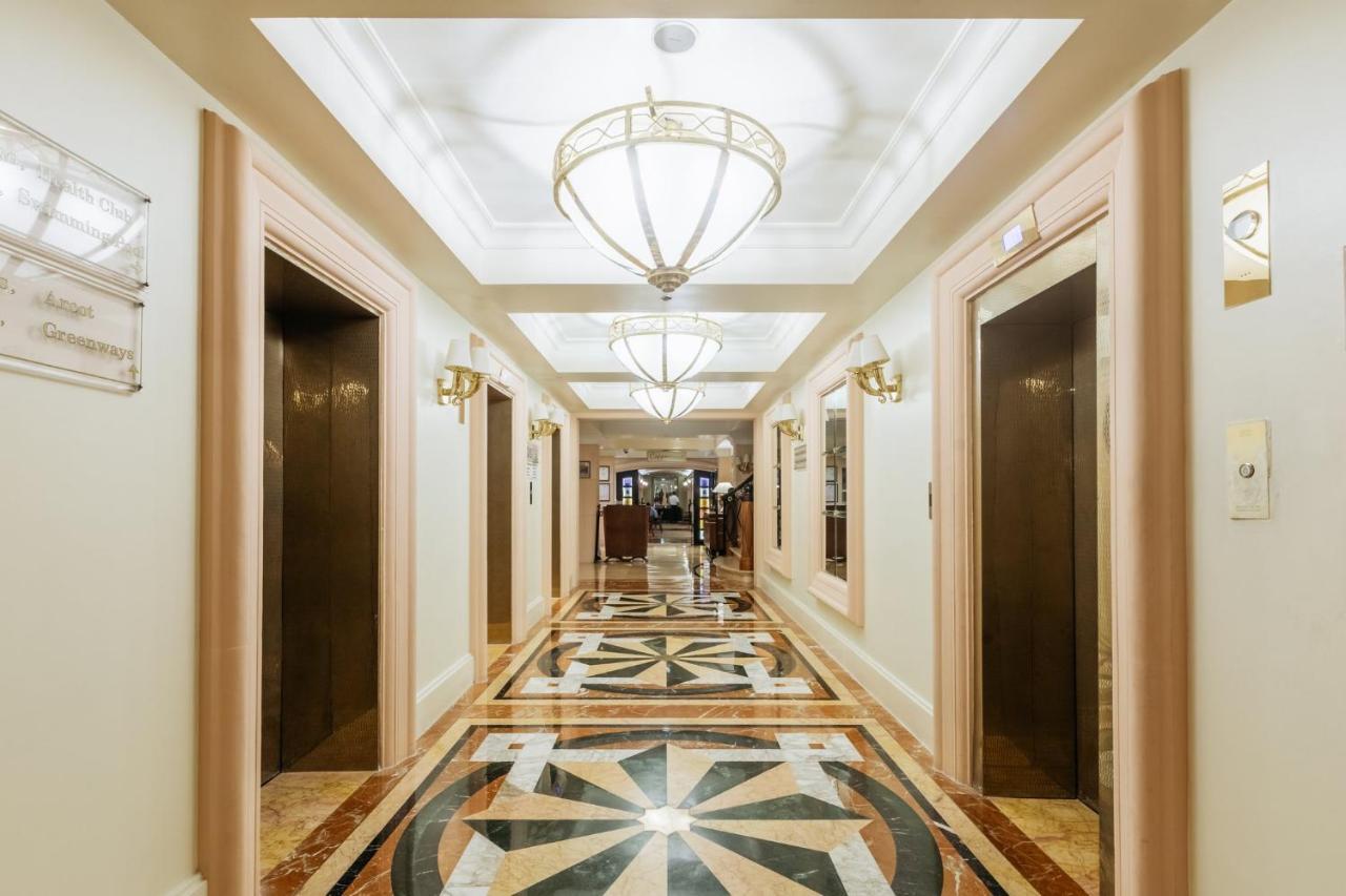 크라운 플라자 첸나이 아디아르 파크 호텔 외부 사진 The interior of the hotel